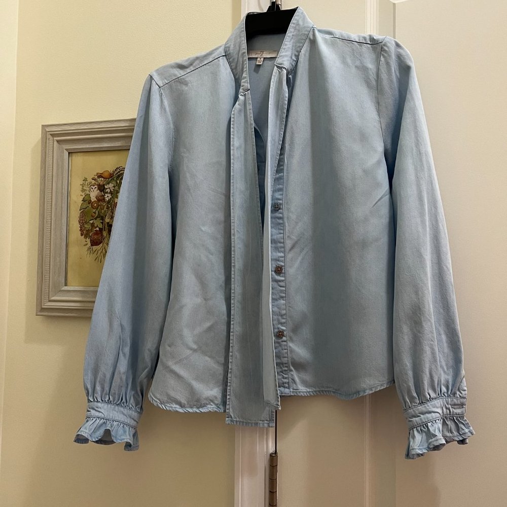 '7 For all Mankind' Woman blue front button blouse